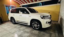 تۆیۆتا لاند کروزەر